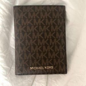 Micheal Kors Passport Style Wallet